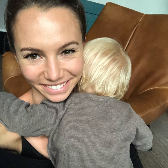 Meet your Posher, Carly - Picture 1 of 1